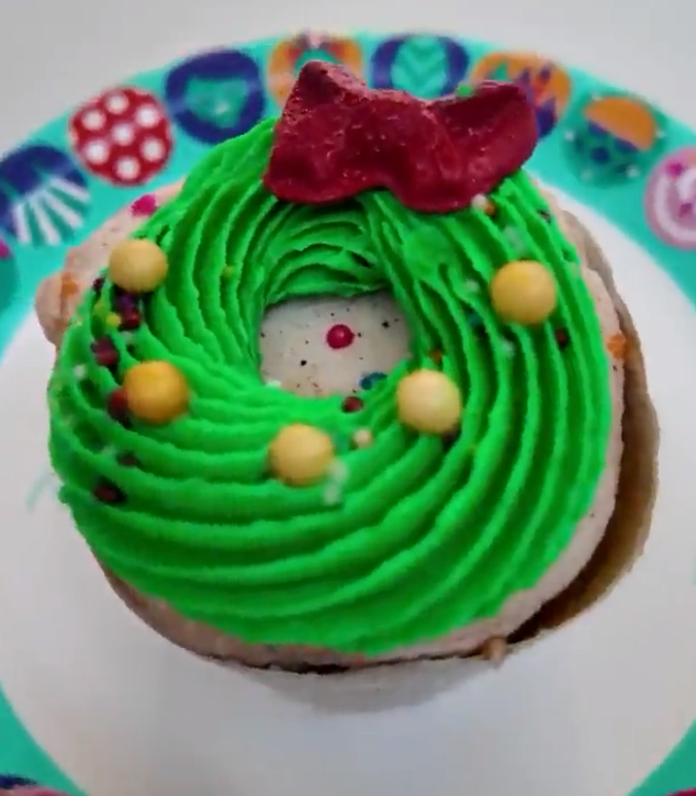 showing picture of cupcake